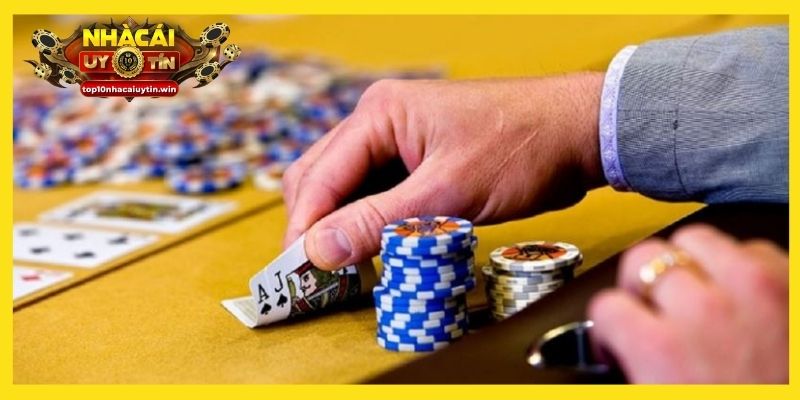 Chơi cá cược xì tố đơn giản nên hút người tham gia